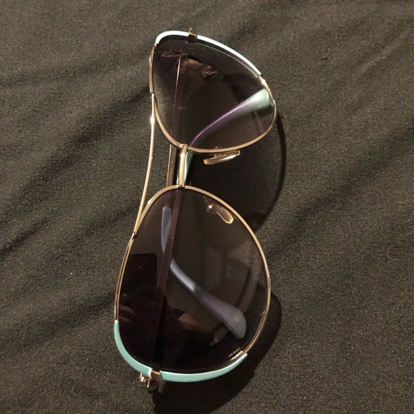Maurice’s Aviator Sunglasses - Picture 5 of 6